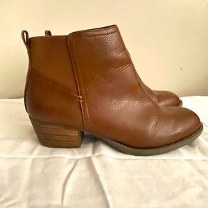 Brown Dr. Scholls boots with small heel only worn a couple times